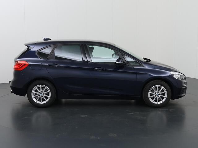 BMW 2-SERIE Active Tourer 220i Executive | Trekhaak | Stoelverwarming | Cruise control | Navigatie | Parkeersensoren | Keyless Go |