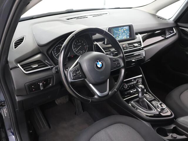 BMW 2-SERIE Active Tourer 220i Executive | Trekhaak | Stoelverwarming | Cruise control | Navigatie | Parkeersensoren | Keyless Go |