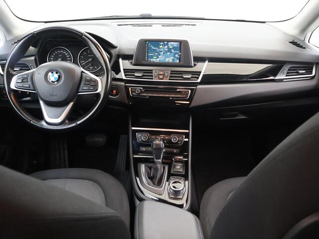 BMW 2-SERIE Active Tourer 220i Executive | Trekhaak | Stoelverwarming | Cruise control | Navigatie | Parkeersensoren | Keyless Go |