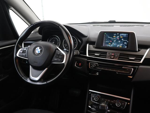 BMW 2-SERIE Active Tourer 220i Executive | Trekhaak | Stoelverwarming | Cruise control | Navigatie | Parkeersensoren | Keyless Go |