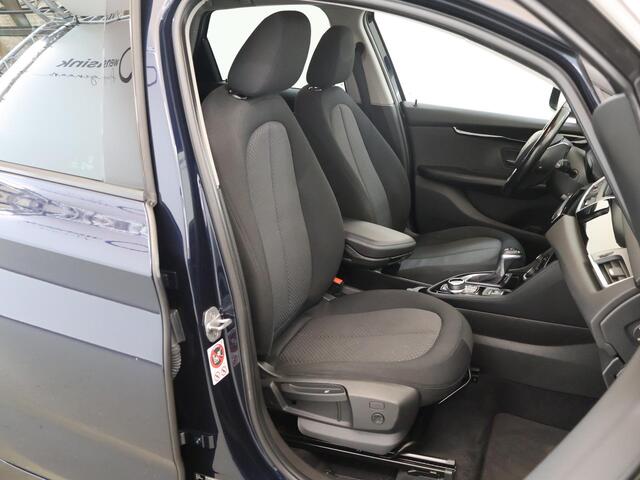 BMW 2-SERIE Active Tourer 220i Executive | Trekhaak | Stoelverwarming | Cruise control | Navigatie | Parkeersensoren | Keyless Go |