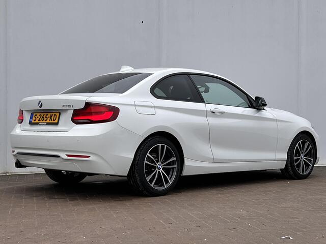 BMW 2-SERIE Coupé 218i Executive Sport Line Business / Automaat / Parkeersensoren v + a / Navigatie / Voorstoelen verwarmd / Cruise Control / Lichtmetalen velgen dubbel spaak