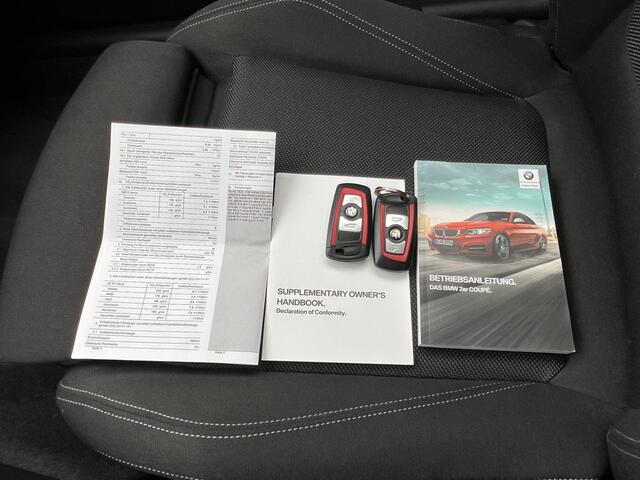 BMW 2-SERIE Coupé 218i Executive Sport Line Business / Automaat / Parkeersensoren v + a / Navigatie / Voorstoelen verwarmd / Cruise Control / Lichtmetalen velgen dubbel spaak