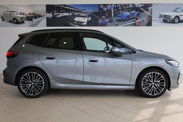 BMW 2-SERIE Active Tourer 220i M Sportpakket | Premium Pack | Travel Pack | Elektr. Trekhaak