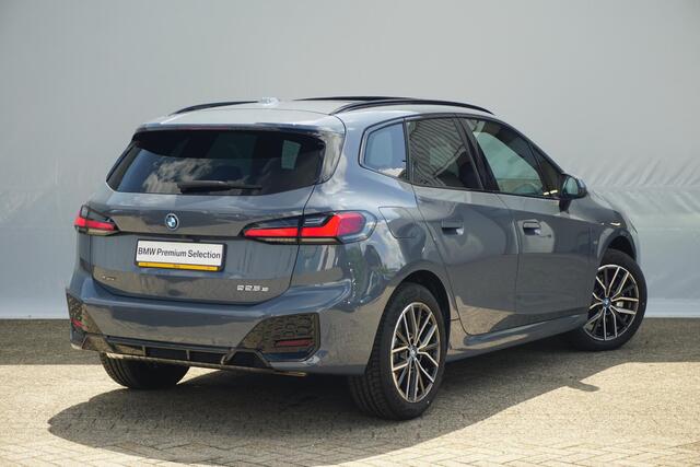 BMW 2-SERIE Active Tourer 225e xDrive M Sportpakket Panoramadak / Harman Kardon / Comfort Acces / Elektrisch verstelbare stoelen