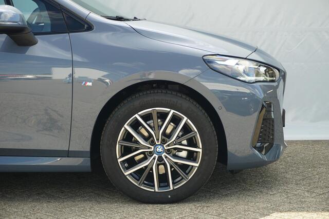 BMW 2-SERIE Active Tourer 225e xDrive M Sportpakket Panoramadak / Harman Kardon / Comfort Acces / Elektrisch verstelbare stoelen