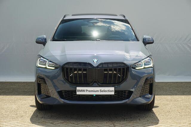 BMW 2-SERIE Active Tourer 225e xDrive M Sportpakket Panoramadak / Harman Kardon / Comfort Acces / Elektrisch verstelbare stoelen
