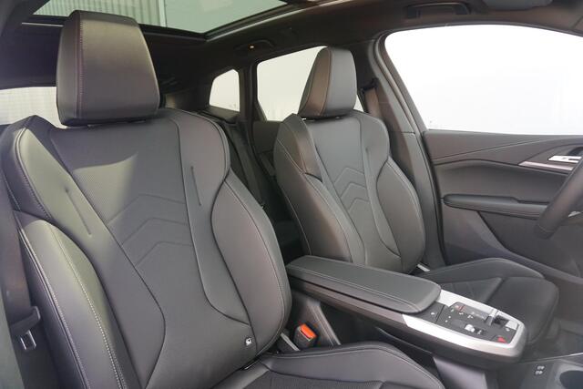 BMW 2-SERIE Active Tourer 225e xDrive M Sportpakket Panoramadak / Harman Kardon / Comfort Acces / Elektrisch verstelbare stoelen