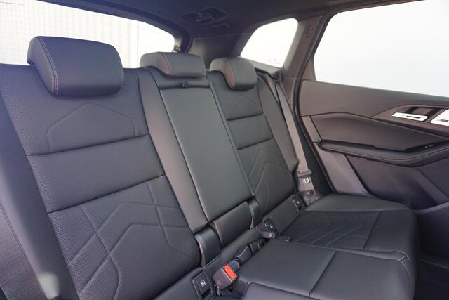 BMW 2-SERIE Active Tourer 225e xDrive M Sportpakket Panoramadak / Harman Kardon / Comfort Acces / Elektrisch verstelbare stoelen