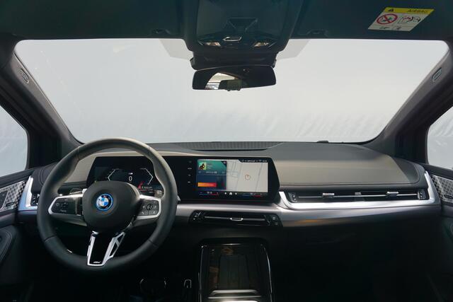 BMW 2-SERIE Active Tourer 225e xDrive M Sportpakket Panoramadak / Harman Kardon / Comfort Acces / Elektrisch verstelbare stoelen
