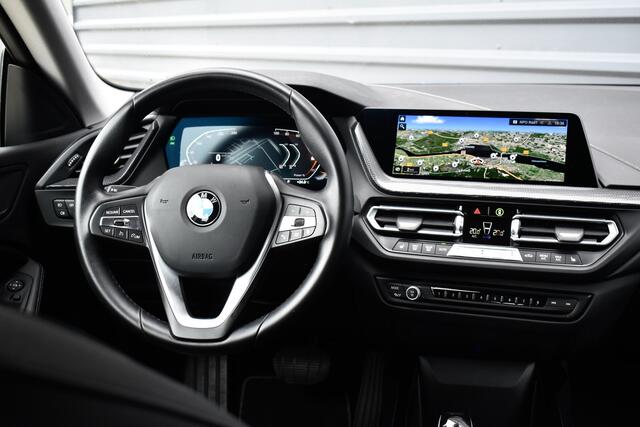 BMW 2-SERIE Gran Coupé 218i High Executive Sport Line | Lederen Bekleding | Stoelverwarming | Sfeerverlichting | LED | Dealer Onderhouden |