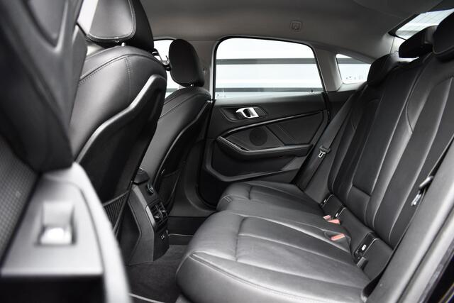 BMW 2-SERIE Gran Coupé 218i High Executive Sport Line | Lederen Bekleding | Stoelverwarming | Sfeerverlichting | LED | Dealer Onderhouden |