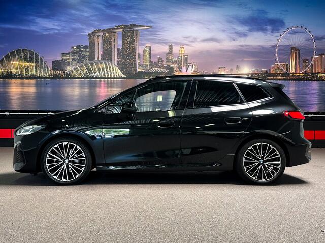 BMW 2-SERIE Active Tourer 218i M-Pakket Trekhaak|HUD|Harman/Kardon|Panorama