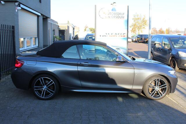 BMW 2-SERIE 220i Cabriolet High Executive M-Sport Automaat Leder Navi-pro Camera Stoelvw Harman/kardon 70222km