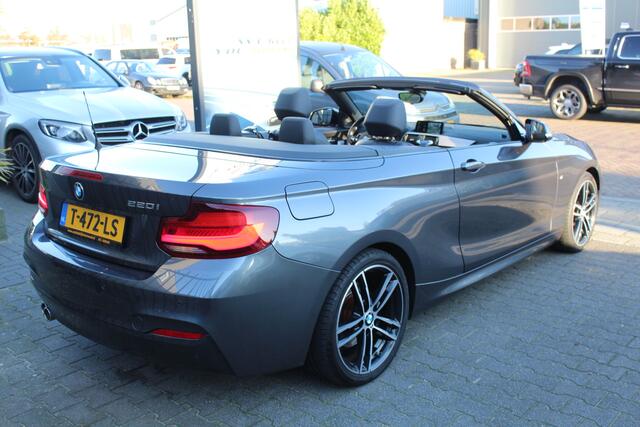 BMW 2-SERIE 220i Cabriolet High Executive M-Sport Automaat Leder Navi-pro Camera Stoelvw Harman/kardon 70222km