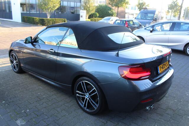 BMW 2-SERIE 220i Cabriolet High Executive M-Sport Automaat Leder Navi-pro Camera Stoelvw Harman/kardon 70222km