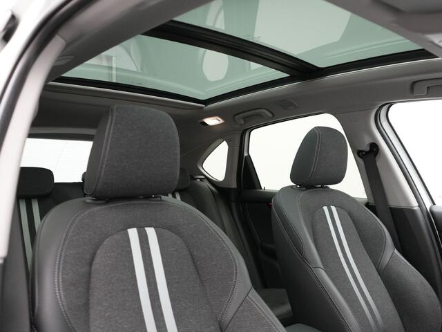 BMW 2-SERIE Active Tourer 225xe iPerformance Sportline Plug In Hybrid 225pk Dealer O.H. PHEV | Panodak | Sportstoelen Memory | Adaptive Cruise | Harman Kardon | Sfeerverlichting Head Up | Navigatie | Apple Carplay | Camera | DAB |