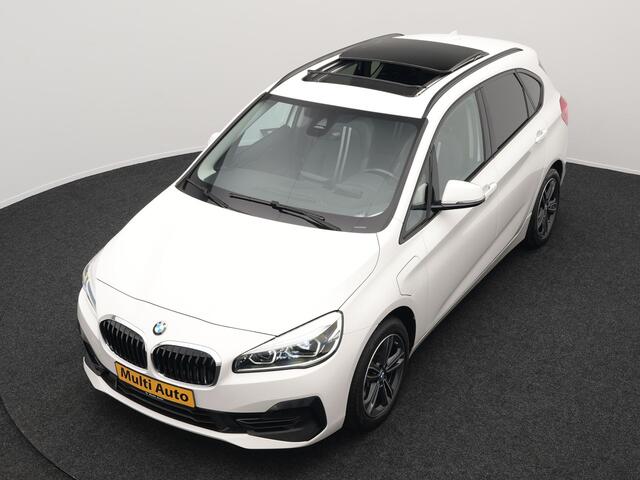 BMW 2-SERIE Active Tourer 225xe iPerformance Sportline Plug In Hybrid 225pk Dealer O.H. PHEV | Panodak | Sportstoelen Memory | Adaptive Cruise | Harman Kardon | Sfeerverlichting Head Up | Navigatie | Apple Carplay | Camera | DAB |