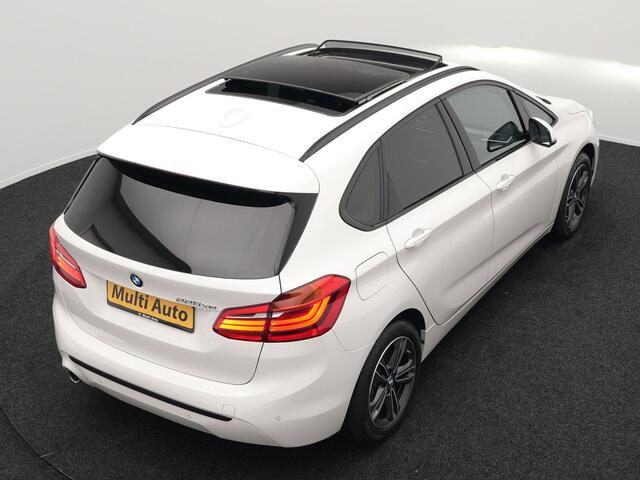 BMW 2-SERIE Active Tourer 225xe iPerformance Sportline Plug In Hybrid 225pk Dealer O.H. PHEV | Panodak | Sportstoelen Memory | Adaptive Cruise | Harman Kardon | Sfeerverlichting Head Up | Navigatie | Apple Carplay | Camera | DAB |
