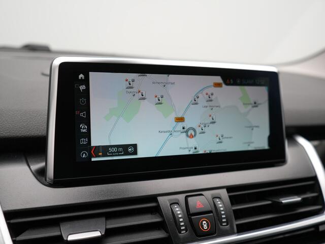 BMW 2-SERIE Active Tourer 225xe iPerformance Sportline Plug In Hybrid 225pk Dealer O.H. PHEV | Panodak | Sportstoelen Memory | Adaptive Cruise | Harman Kardon | Sfeerverlichting Head Up | Navigatie | Apple Carplay | Camera | DAB |