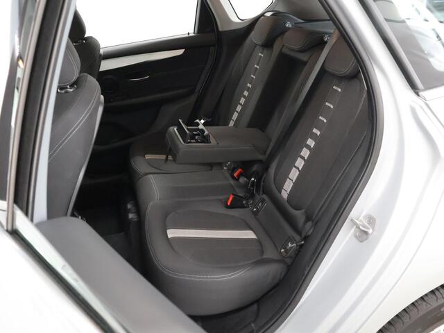 BMW 2-SERIE Active Tourer 218i Executive Launch Edition | Panoramadak | Navigatie | Parkeercamera | Elektr. Achterklep | Climate Control | Keyless Go |