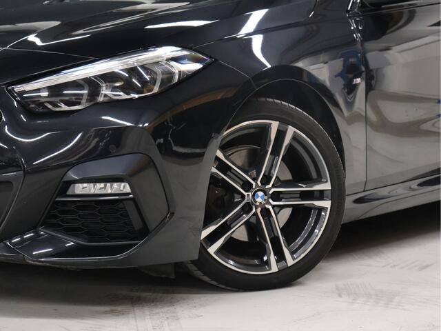 BMW 2-SERIE Gran Coupé 218i M Sport [LED, DAB, LIVE COCKPIT, SFEERVERLICHTING, CAMERA, PDC V+A, APPLE CARPLAY, ANDROID, M PAKKET, CRUISE CONTROL, NIEUWSTAAT]