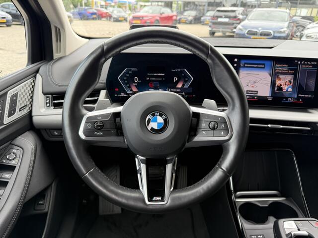 BMW 2-SERIE Active Tourer 220i High Executive Harman-Kardon Leer Trekhaak Head-Up Display Carplay Stuurwielverwarming Keyless Entry