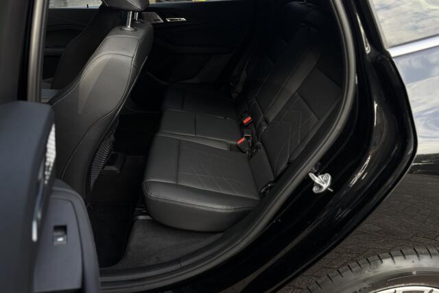 BMW 2-SERIE Active Tourer 218i | Harman Kardon | Head-up | Camera | Trekhaak | Comfort Access
