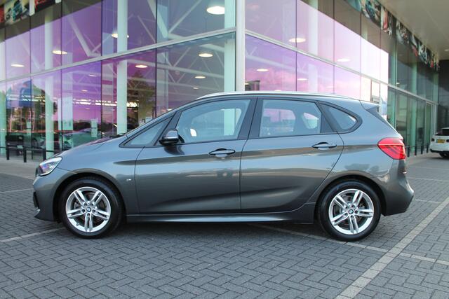 BMW 2-SERIE Active Tourer 218i Executive M Sport Automaat / Sportstoelen / LED / Head-Up / Comfort Access / M Sportonderstel / Stoelverwarming / Park Assistant