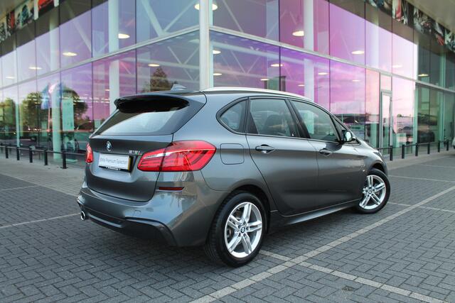 BMW 2-SERIE Active Tourer 218i Executive M Sport Automaat / Sportstoelen / LED / Head-Up / Comfort Access / M Sportonderstel / Stoelverwarming / Park Assistant