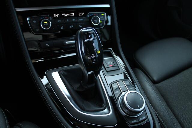 BMW 2-SERIE Active Tourer 218i Executive M Sport Automaat / Sportstoelen / LED / Head-Up / Comfort Access / M Sportonderstel / Stoelverwarming / Park Assistant