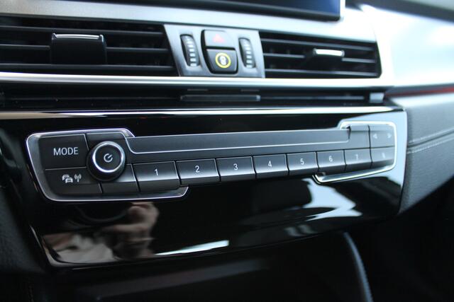 BMW 2-SERIE Active Tourer 218i Executive M Sport Automaat / Sportstoelen / LED / Head-Up / Comfort Access / M Sportonderstel / Stoelverwarming / Park Assistant