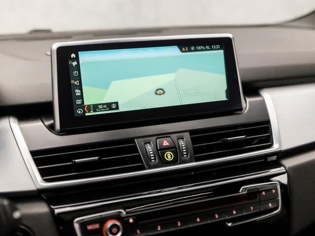BMW 2-SERIE Active Tourer 225xe iPerformance M Sport High Executive 225Pk Automaat (PANORAMADAK, GROOT NAVI, HEAD-UP DISPLAY, MEMORY SEATS, ADAPTIVE CRUISE, LEDER, HARMAN/KARDON, TREKHAAK, CAMERA, STOELVERWARMING, NIEUWSTAAT)
