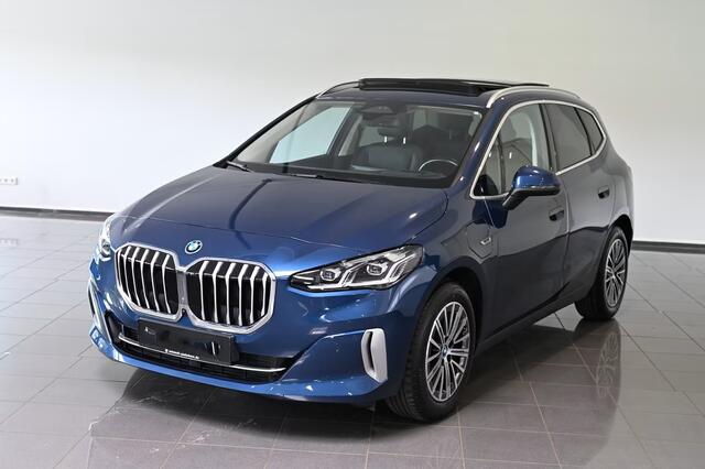 BMW 2-SERIE Active Tourer 225e xDrive LUXURY ** LED, NAVI+, LEDER, PANORAMA, TREKH, DRIV. ASS+, 17-inch LMV ** 1e EIG - UNFALLFREI ** ** INFORMEER OOK NAAR ONZE AANTREKKELIJKE FINANCIAL-LEASE TARIEVEN **
