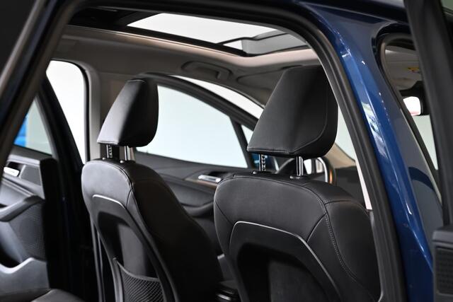 BMW 2-SERIE Active Tourer 225e xDrive LUXURY ** LED, NAVI+, LEDER, PANORAMA, TREKH, DRIV. ASS+, 17-inch LMV ** 1e EIG - UNFALLFREI ** ** INFORMEER OOK NAAR ONZE AANTREKKELIJKE FINANCIAL-LEASE TARIEVEN **
