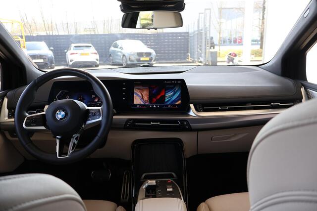 BMW 2-SERIE Active Tourer 218i M Sportpakket | Premium Pack | Harman-Kardon | Stoelverwarming