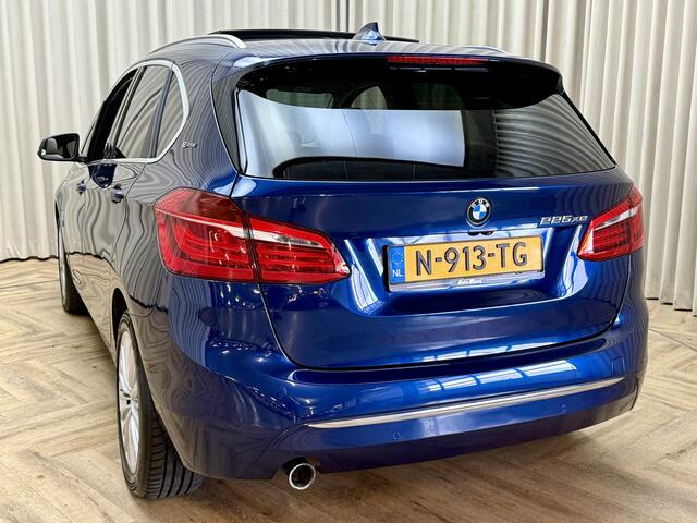 BMW 2-SERIE Active Tourer 225xe iPerformance High Executive *Panoramadak* Adapt. Cruise / Keyless / Leder / Camera / Navigatie / Stoelverwarming / 17'' LMV