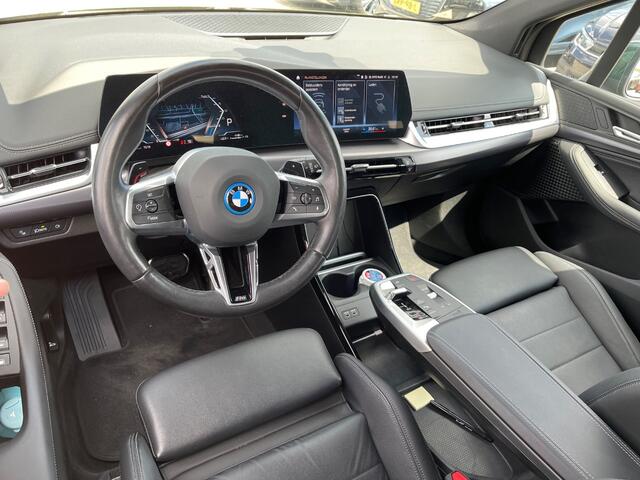 BMW 2-SERIE Active Tourer 225e xDrive / Navigatie / App connect / Camera / Leder / Parkeersensoren V+A / Dodehoek / Zwenkbare trekhaak