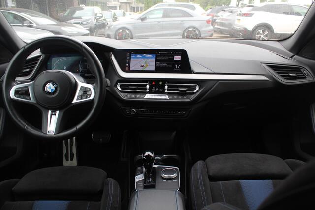 BMW 2-SERIE Gran Coupé 218i Business Ed. M Sport / Camera / Alcantara / Apple CarPlay / 19'' / Sportstoelen / Stuurverwarming / Cruise Control