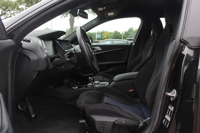 BMW 2-SERIE Gran Coupé 218i Business Ed. M Sport / Camera / Alcantara / Apple CarPlay / 19'' / Sportstoelen / Stuurverwarming / Cruise Control