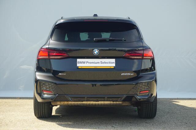 BMW 2-SERIE Active Tourer 225e xDrive M sportpakket 18'' / Trekhaak / Parking Assistant