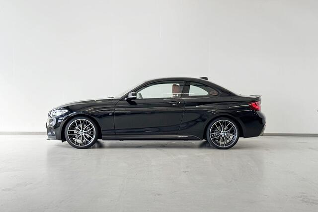 BMW 2-SERIE Coupé 220i Model M Sport High Executive