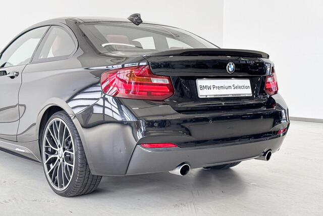 BMW 2-SERIE Coupé 220i Model M Sport High Executive