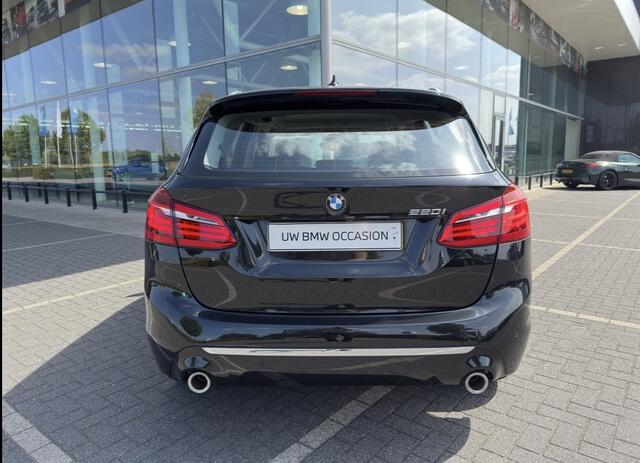 BMW 2-SERIE Active Tourer 220i High Executive Luxury Line Automaat / Achteruitrijcamera / Comfort Access / Head-Up / LED / Stoelverwarming