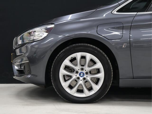 BMW 2-SERIE Active Tourer 225xe iPerformance High Executive [SCHUIFKANTELDAK, CAMERA, STOELVERWARMING, HEAD-UP, ADAPTIVE CRUISE CONTROL, VOL LEDER, CLIMATE, NIEUWSTAAT]