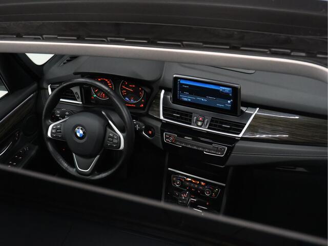 BMW 2-SERIE Active Tourer 225xe iPerformance High Executive [SCHUIFKANTELDAK, CAMERA, STOELVERWARMING, HEAD-UP, ADAPTIVE CRUISE CONTROL, VOL LEDER, CLIMATE, NIEUWSTAAT]