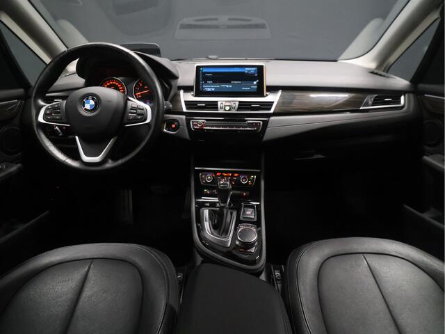 BMW 2-SERIE Active Tourer 225xe iPerformance High Executive [SCHUIFKANTELDAK, CAMERA, STOELVERWARMING, HEAD-UP, ADAPTIVE CRUISE CONTROL, VOL LEDER, CLIMATE, NIEUWSTAAT]