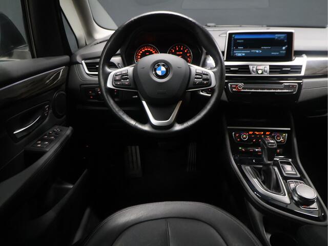 BMW 2-SERIE Active Tourer 225xe iPerformance High Executive [SCHUIFKANTELDAK, CAMERA, STOELVERWARMING, HEAD-UP, ADAPTIVE CRUISE CONTROL, VOL LEDER, CLIMATE, NIEUWSTAAT]