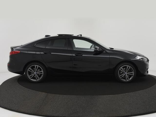 BMW 2-SERIE Gran Coupé 218i High Executive PANODAK|APPLECARPLAY|CAMERA|LED|SPORTSTOELEN|NAVI|CRUISE