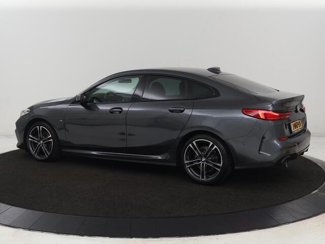BMW 2-SERIE 218i M Sport | Sportstoelen | Camera | Carplay | Live Cockpit | Half leder | Navigatie | Sfeerverlichting | Full LED | Climate control